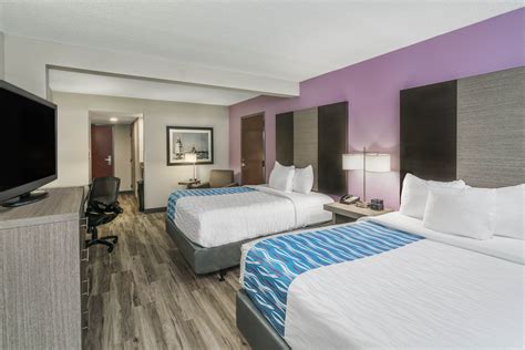 La Quinta Inn & Suites by Wyndham Clarksville | Clarksville, TN Hotels