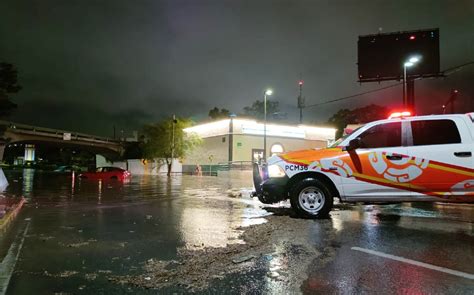 Fuertes lluvias en Nuevo León dejan un muerto y automovilistas varados