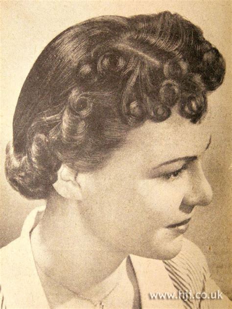 1950s Curl Set With Parting