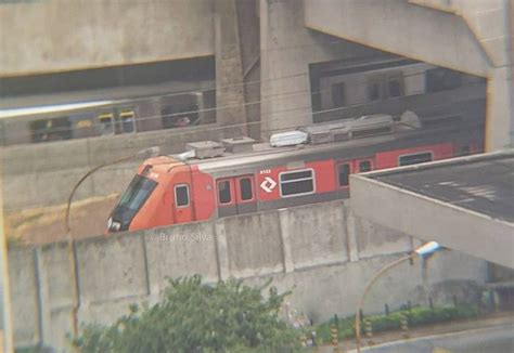 Trem Da Série 8000 é Visto Na Linha 11 Coral Da Cptm