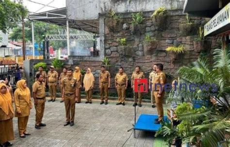 Pimpinan Upacara Bendera Ini Pesan Camat Bontoala Ke Asn Dan Laskar