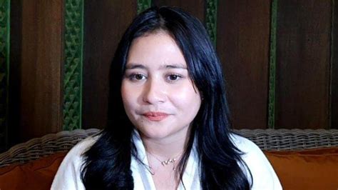 Cerita Prilly Latuconsina Jadi Dosen Praktisi Di UGM Tanggalkan Gelar