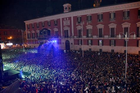 Capodanno A Bari Uno Spettacolo Con Grandi Artisti Nazionali Per Il