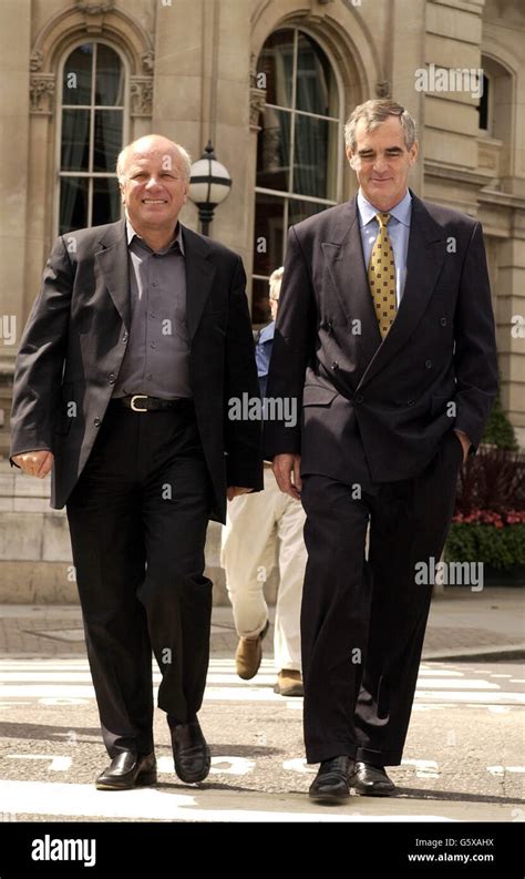 El Director General De La Bbc Greg Dyke Izquierda Y Peter Abery