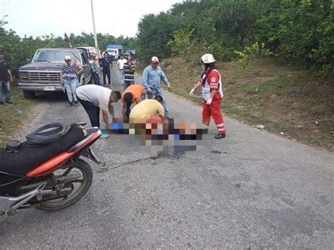 Choque Entre Motocicleta Y Camioneta Deja Dos J Venes Lesionados En