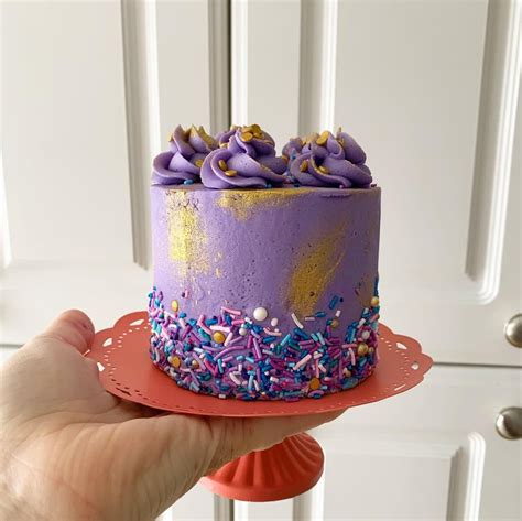 I made a teeny-tiny birthday cake. It’s just under 4inches! : r ...