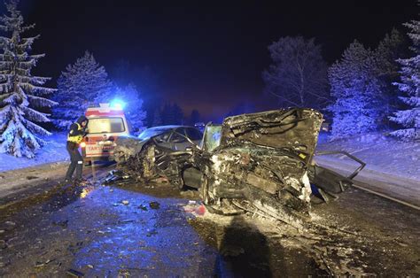 Traagiliste õnnetuste Pesas Põrkas Kokku Kolm Autot