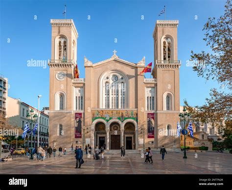 La façade de la cathédrale métropolitaine de l Annonciation sur la