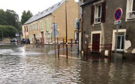 Des Rues De Dourdan Inond Es Apr S Les Violentes Intemp Ries Le Parisien