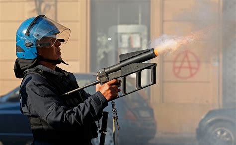 Lacrimogeno Ad Altezza Uomo Il Viminale Dovr Risarcire Il Tifoso Rossobl