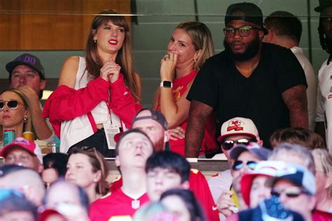 TAYLOR SWIFT at Chiefs Game at Arrowhead Stadium in Kansas City 09/24 ...