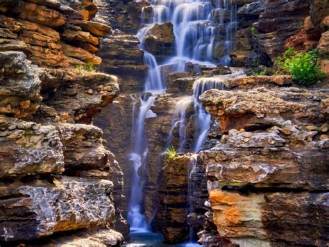 Lost Canyon Cave and Nature Trail | Explore Branson