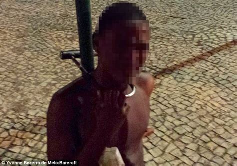 Brazilian Vigilantes Strip Naked Thief And Shackle His Neck To A Lamppost Daily Mail Online