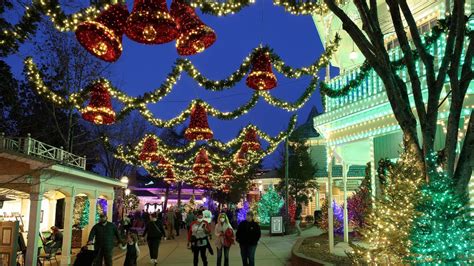 Dolly Parton brings Christmas joy to Dollywood theme park | Fox News