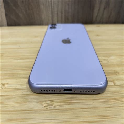 Apple iPhone 11 (128GB) - Purple