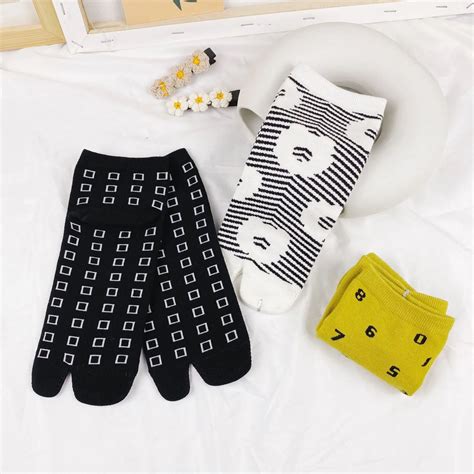 Women Cute Cartoon Cotton Two Toe Socks Japanese Style Jacquard Split