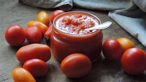 Tomato chutney | Snack Recipes | GoodtoKnow