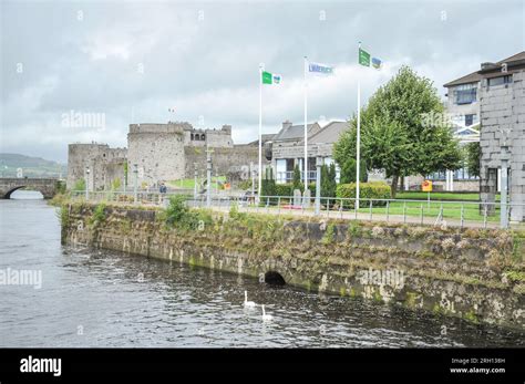 River Shannon, Limerick city. Ireland Stock Photo - Alamy