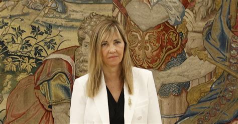 Divorciada catalana y políglota así es Isabel Perelló la primera