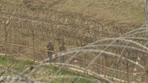 카메라에 담긴 북한 풍경 북한군·주민 귀순유도 육군·해병대 병사에 한달 포상휴가 Zum 뉴스