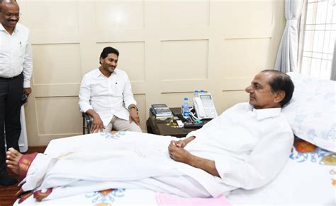 కేసీఆర్‌ను పరామర్శించిన సీఎం జగన్‌ ఫోటోలు Ap Cm Ys Jagan Meets Brs Chief Kcr At Hyderabad