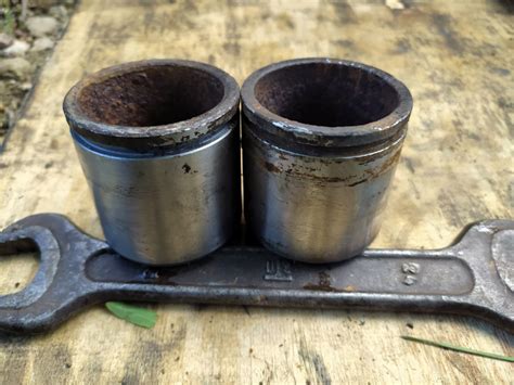 Замена тормозных магистралей и обновление резинок суппортов ...