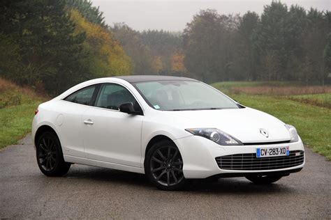 Essai Renault Laguna Coupé dCi 110 EDC l ouvrière en robe de soirée