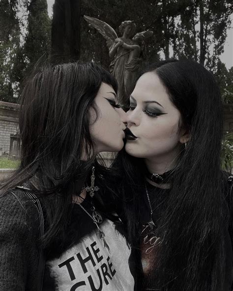 Ig Witchbeatrix And Vampiregiulia Goth Couple Aesthetic Cute