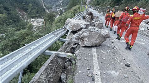 Al Menos 65 Muertos Tras Un Terremoto De Magnitud 6 8 En El Centro De China