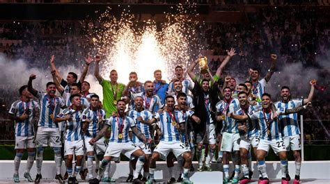 Ajax Boyong Kiper Timnas Argentina Pemenang Piala Dunia 2022 ...