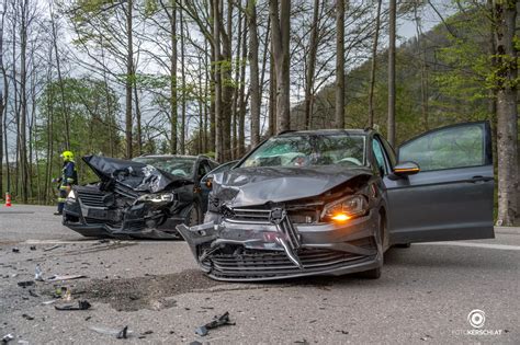 Kreuzungscrash In Scharnstein Fordert Zwei Leicht Verletzte