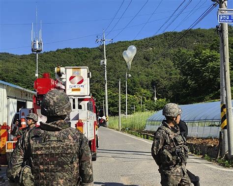 北韓再向南韓發放垃圾氣球 總統府遭殃出動生化小組 星島日報