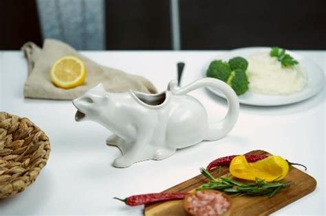 This Puking Cat Gravy Boat Might Be The Greatest Way To Serve Sauce At ...