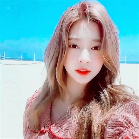 Izone Kim Minju Izone Kim Minju La Discover Share Gifs