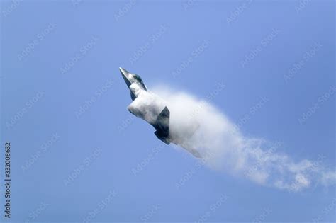 Us Air Force F 22a Raptor Jet Fighter Making Extreme Turn At The 42nd