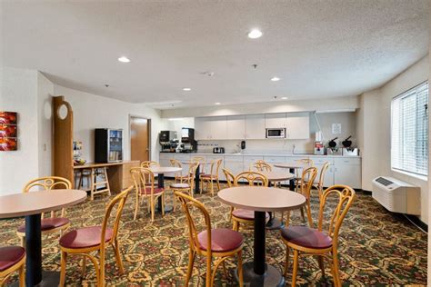 Charlevoix Inn and Suites - Michigan Vacation Destinations