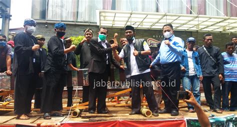 Golok Barlen Raksasa Kini Ada Di Museum Subang Jabar Publisher