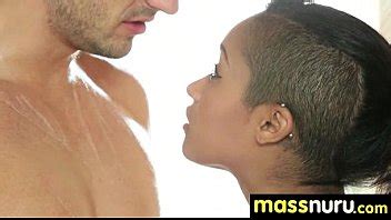 Lucky Client Recibe Un Masaje De Servicio Completo Xvideos