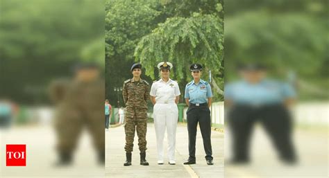 Dare to dream: Women in uniform urge youngsters - Times of India