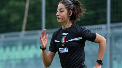 Chi è Ferrieri Caputi primo arbitro donna in Serie A