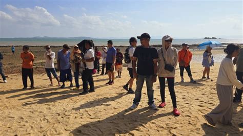 Phuket People Protest Against Private Beaches