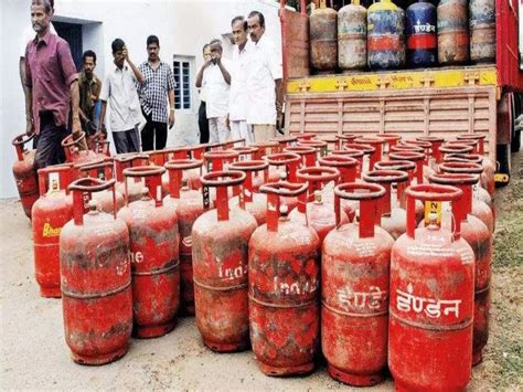 कमरतोड़ महंगाई ने खड़ी की आम आदमी की मुसीबत आज से Lpg Cylinder 250