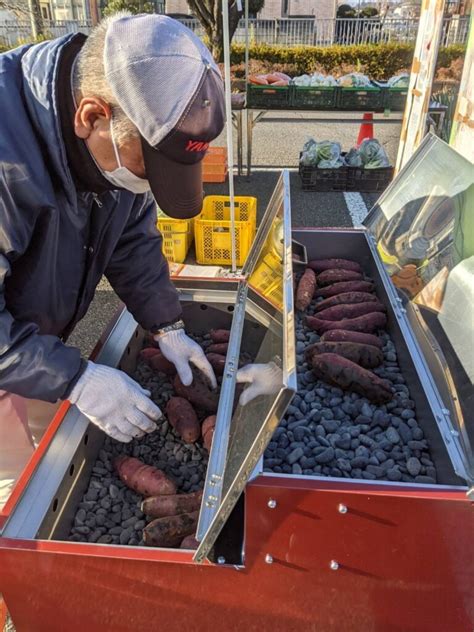 市役所朝市の焼き芋販売の様子 つるがしま観光農園協会