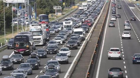 Paura In Autostrada A1 Tir Fuori Controllo Invade La Corsia Opposta