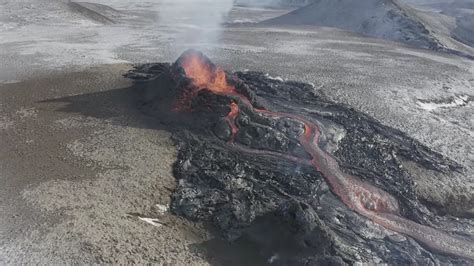 Icelandic Eruption Continues To Wow As Drone Captures New Fissure Rtm Rightthisminute