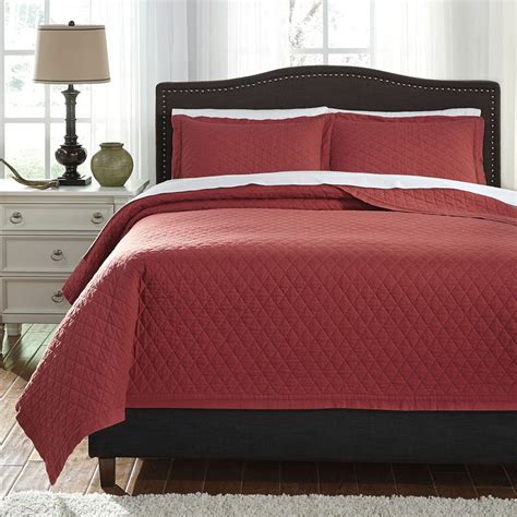 Alecio Red Quilt Set By Signature Design By Ashley Furniturepick