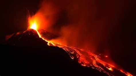 Vulcanul Etna a erupt din nou Spectacol grandios oferit de natură