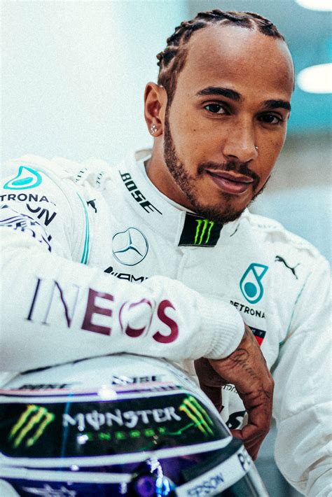 Estadísticas edad victorias títulos altura y datos de Lewis Hamilton F1