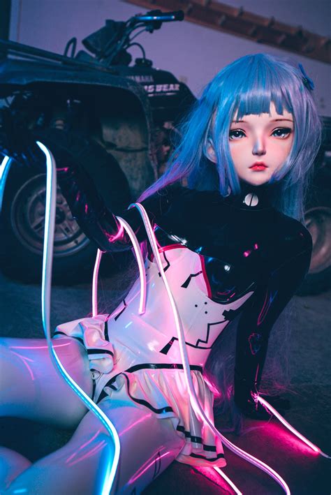 堀川恵小姐姐 on Twitter Neon space latex kigurumi https t co horReewTmy