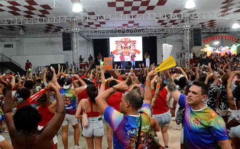 Galeria Do Samba Porto Da Pedra Recebe Papai Noel No Ensaio Que